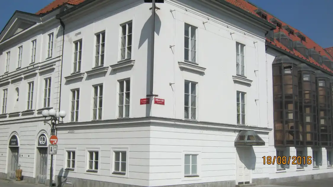 South Bohemian Theater附近的飯店