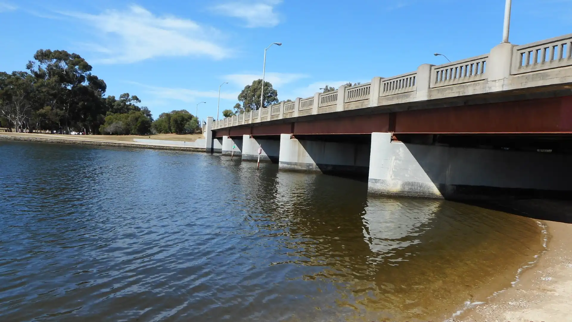 Hotels near Causeway Bridge