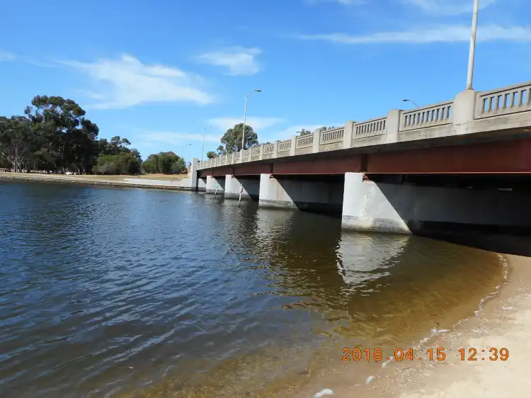Hotels near Causeway Bridge