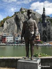 Charles de Gaulle Statue