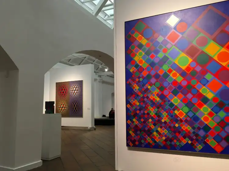 Các khách sạn gần Vasarely Museum