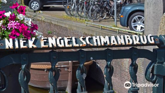 Rode Hoed (The Red Hat) Photos | Photos of Amsterdam Attractions | Trip  Moments