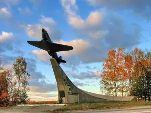Памятник лётчикам - защитникам Москвы (Самолёт Як-3)