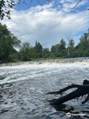 Fullersburg Woods Nature Education Center