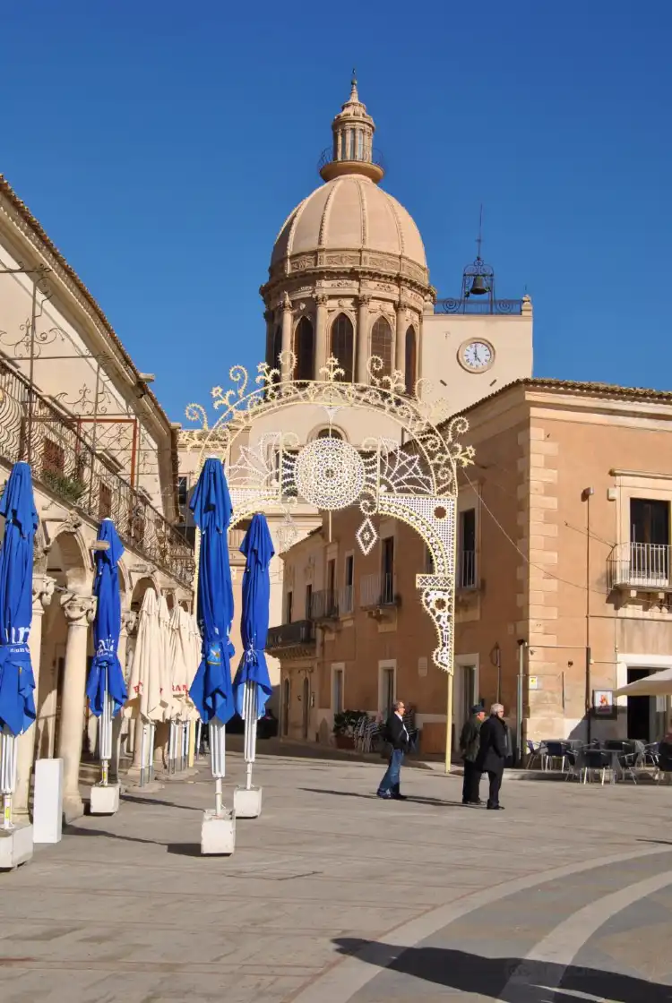 Hotel dekat Parrocchia Basilica Maria SS Annunziata
