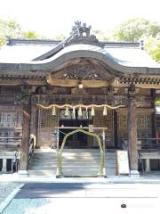 Yoshitsuneshiryokan Shrine