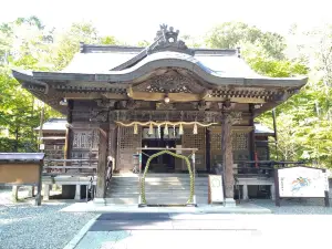 Yoshitsuneshiryokan Shrine