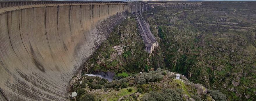 Almendra Reservoir