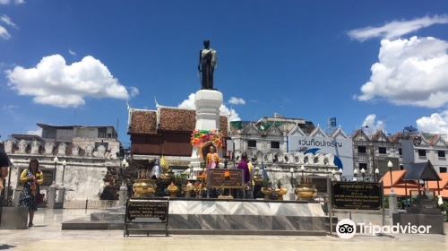 Thao Suranari (Ya Mo) Monument