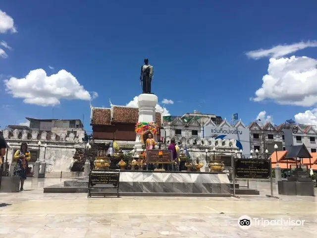 Thao Suranari (Ya Mo) Monument