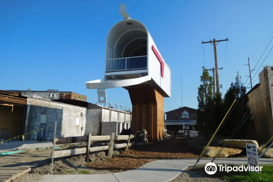 World's Largest Mailbox