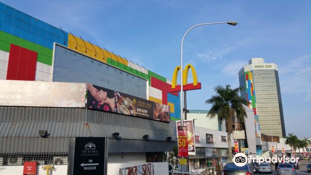 Holiday Plaza