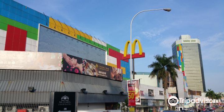Holiday plaza