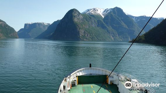 Car ferry cruise Kaupanger - Gudvangen