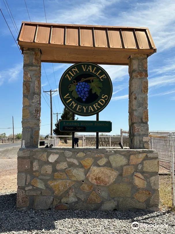 5_Zin Valle Vineyards