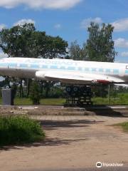 Памятник самолету ТУ-124