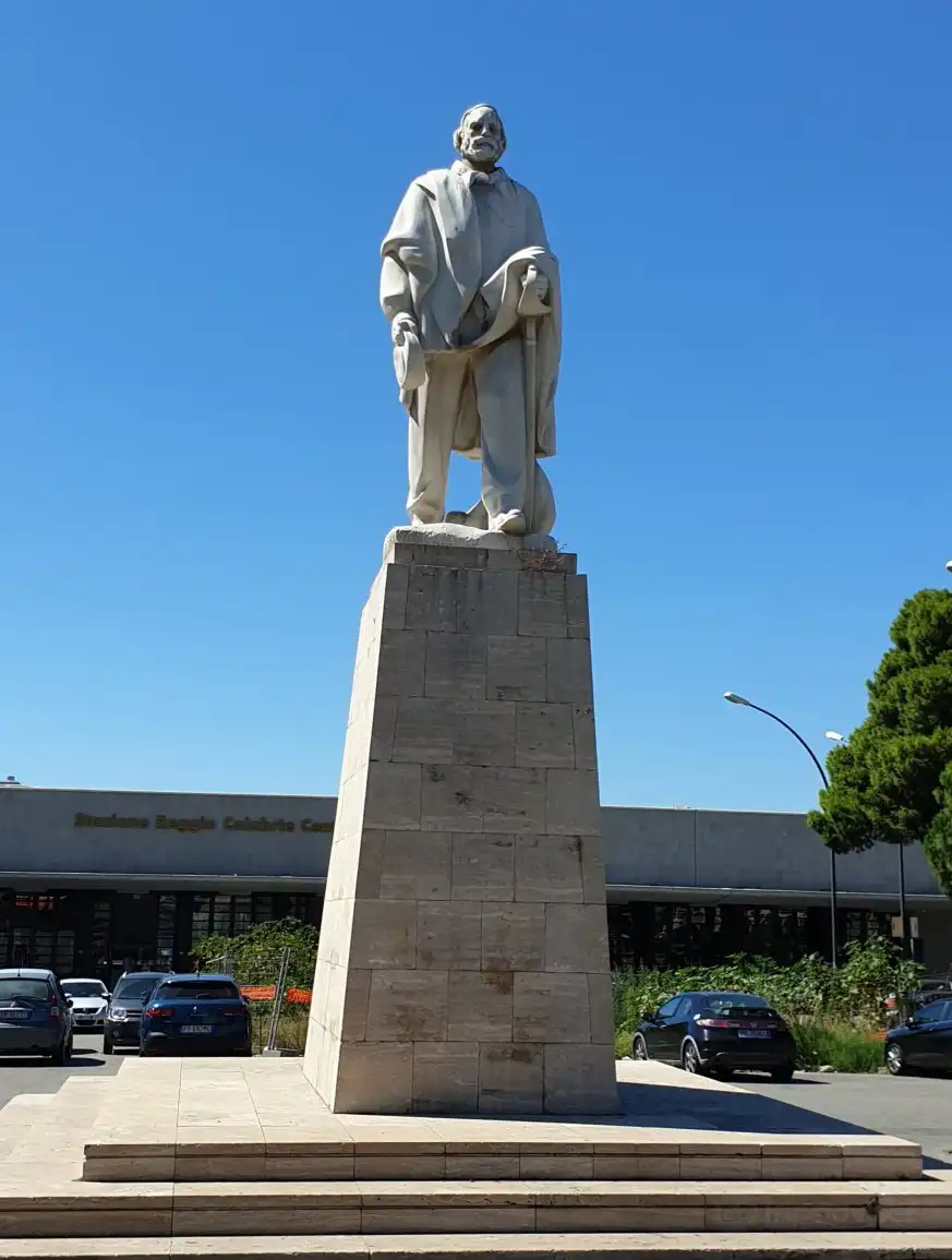 Hotels near Monumento a Garibaldi