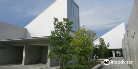 十和田市民図書館