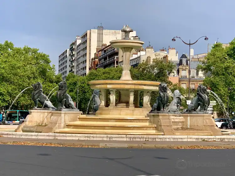 Hotels near La Fontaine aux Lions