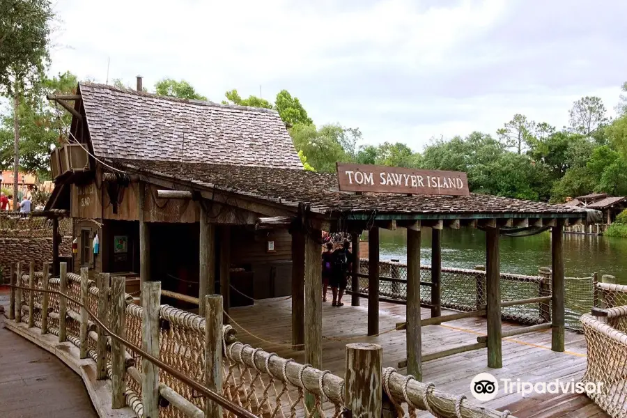 Rafts to Tom Sawyer Island