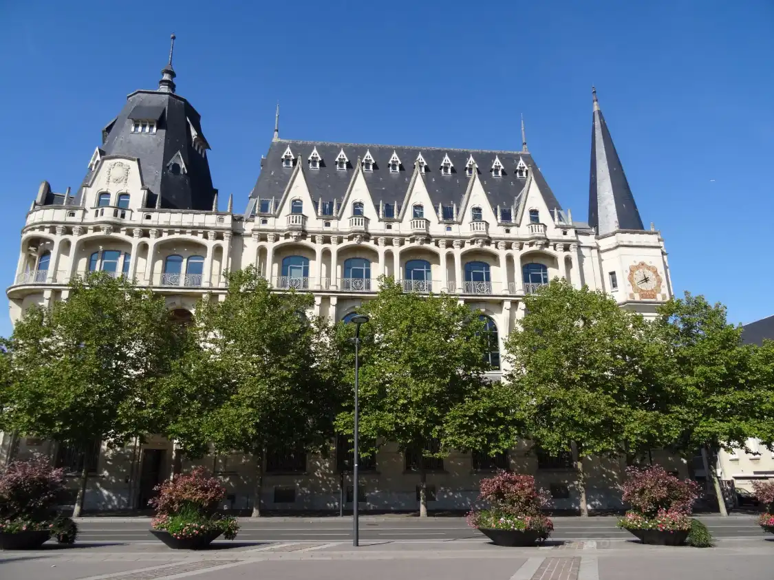 Hotels near L'Apostrophe