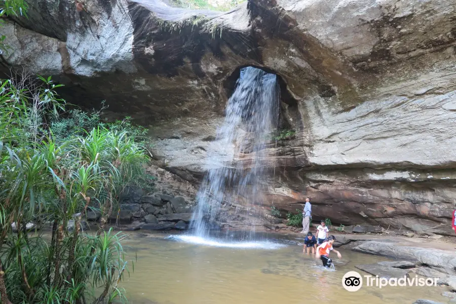 Saeng Chan Waterfall