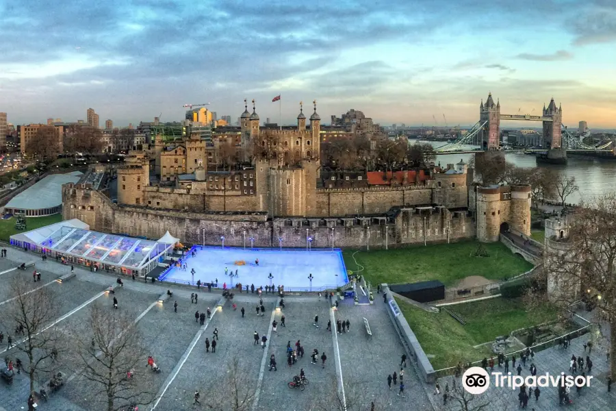 Tower of London Ice Rink & Eis Haus Ice bar.