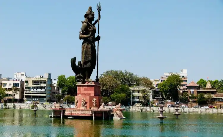 Hotels near Sur Sagar Lake