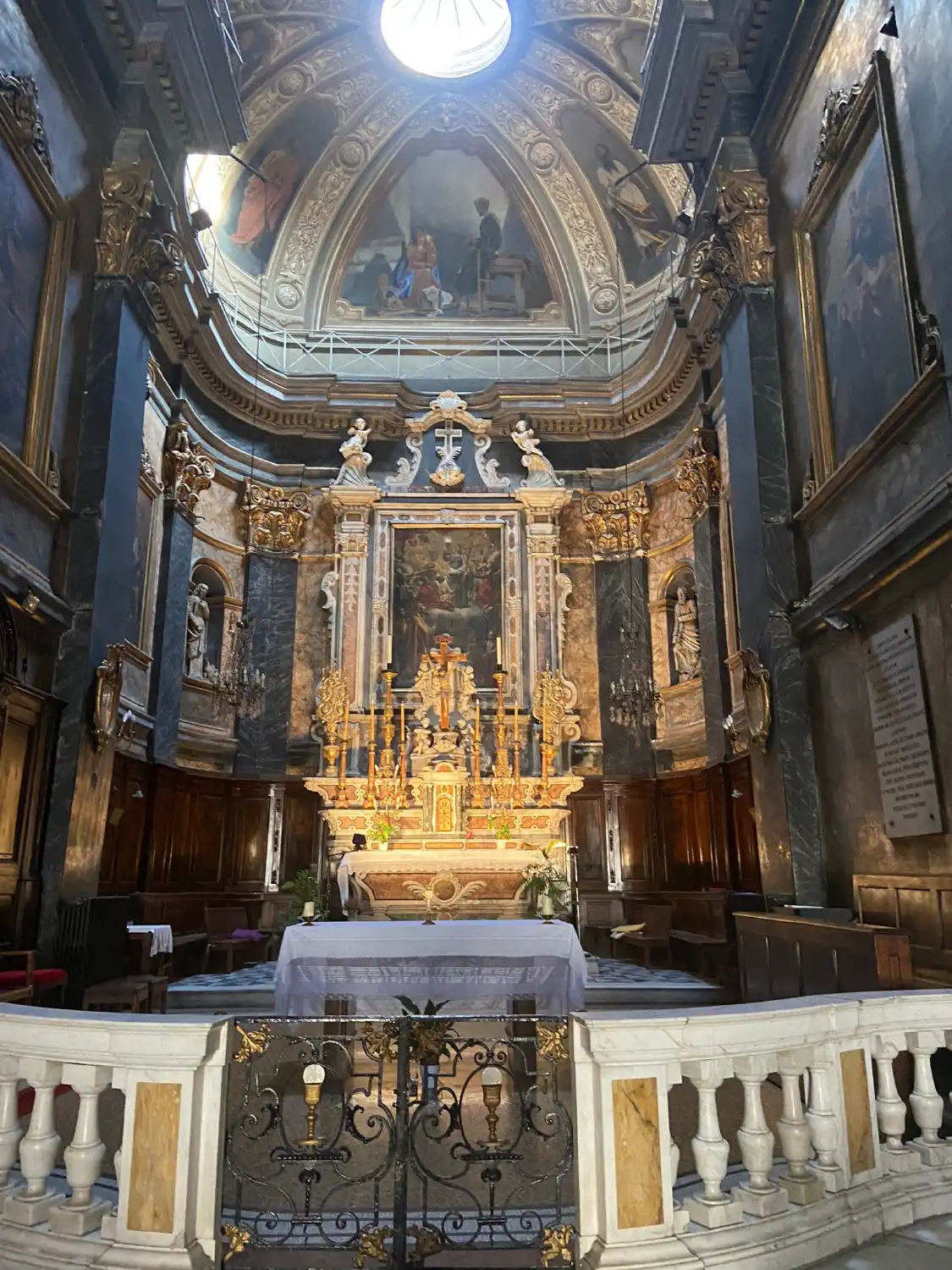 Hotels near St Martin and St Augustin church