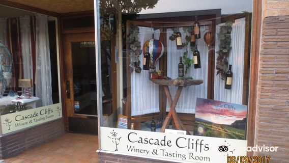 Cascade Cliffs Winery & Tasting Room