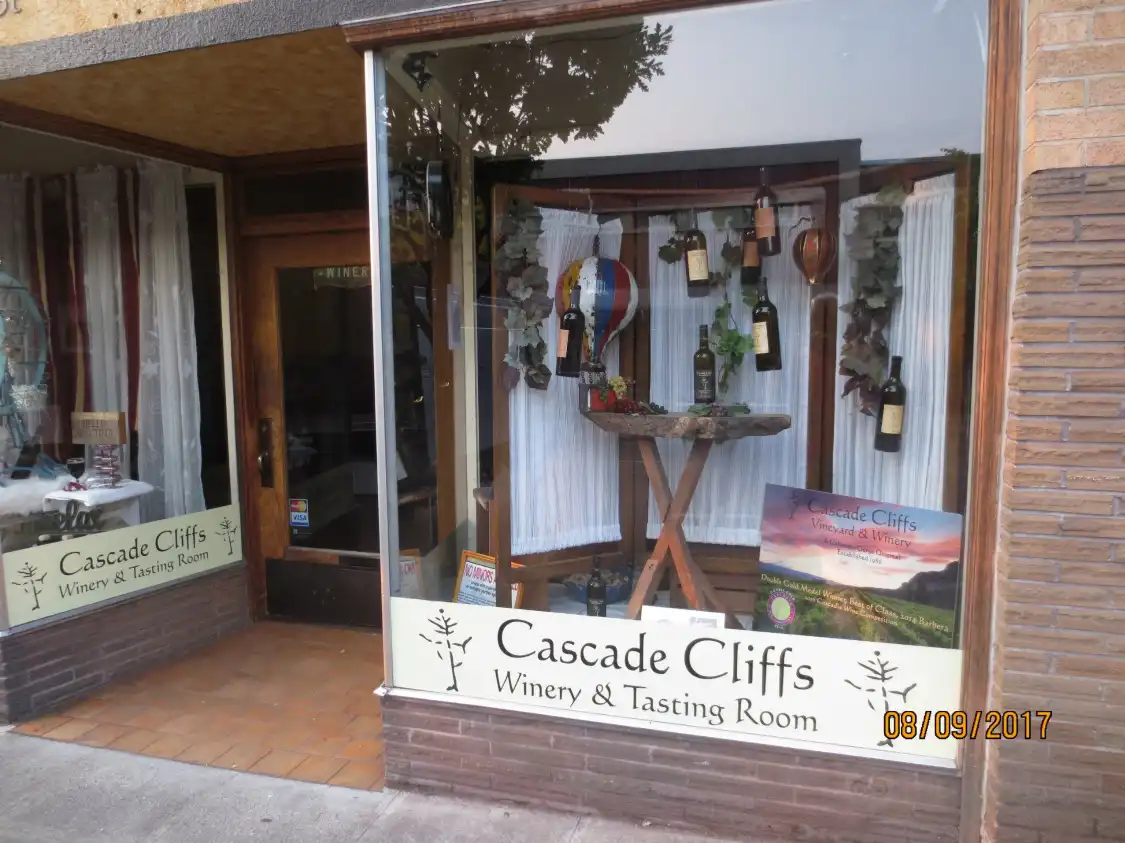 Hotels near Cascade Cliffs Winery & Tasting Room