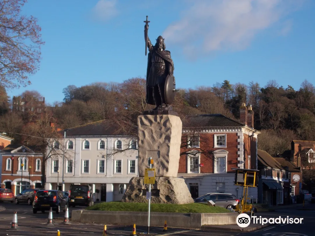 2_Statue of Alfred the Great