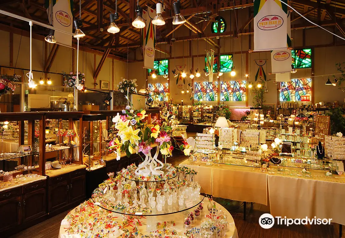 4_Shadow-cut picture, glass, music box museum of the world