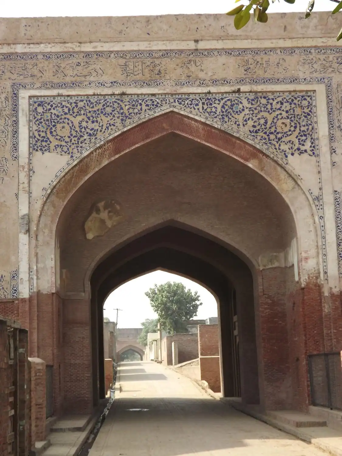 Hotels near Serai Amanat Khan