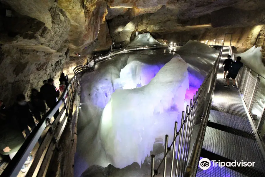 Dachstein Giant Ice Caves