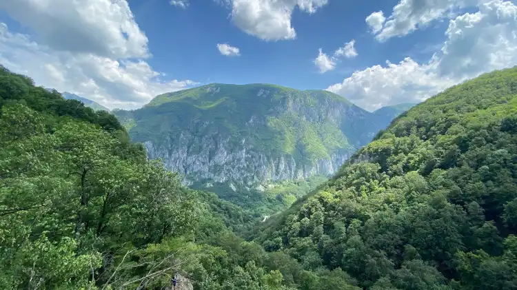 Hotels near Cerna Valley