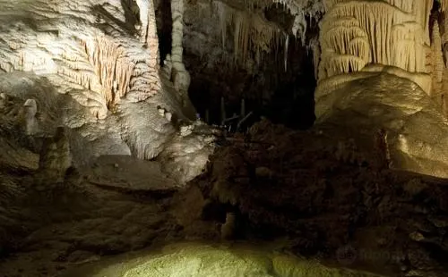 Clamouse cave