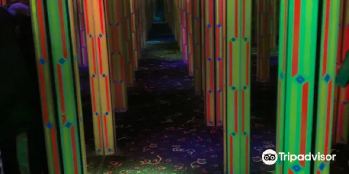 Krazy Mirror Maze