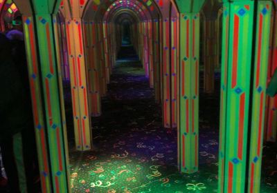 Krazy Mirror Maze