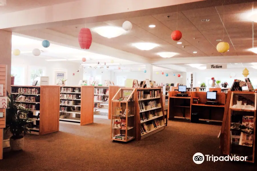 Oak Bluffs Public Library