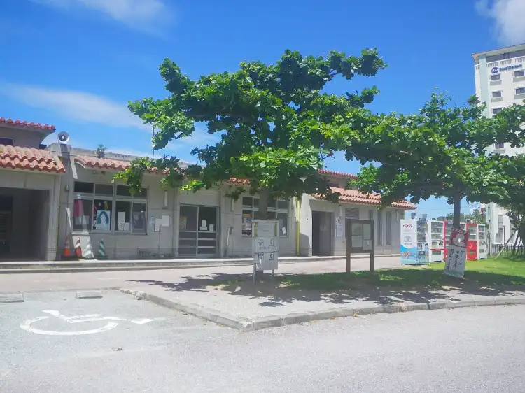 Hotels near Koki Beach