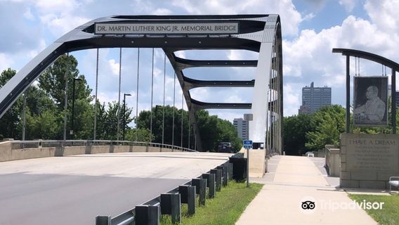 Dr. Martin Luther King, Jr. Memorial Bridge