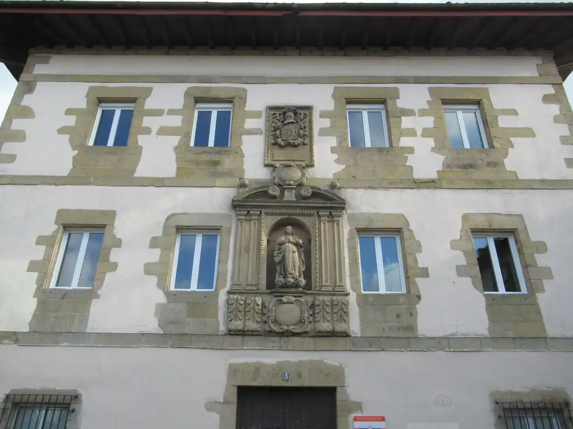 Hotels near Museo Menchu Gal