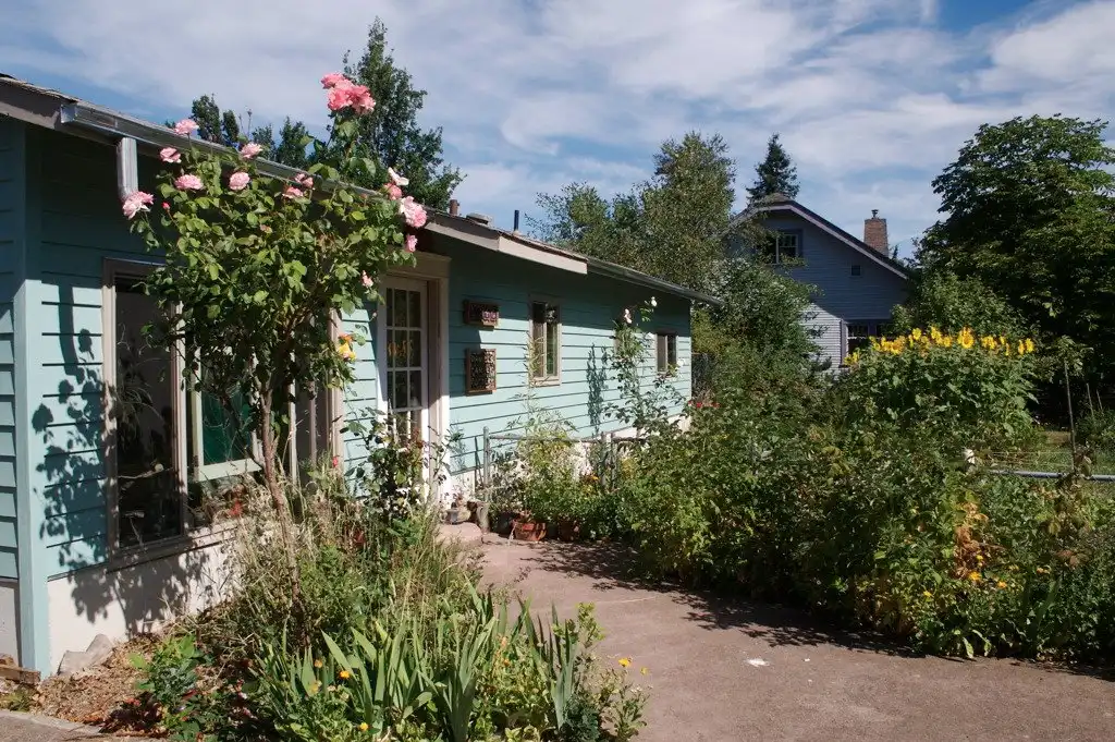 Hotels near Daniels Family Pottery