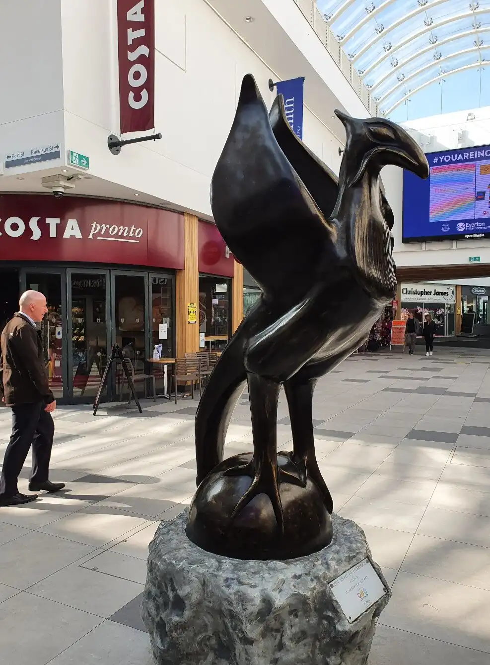 Hotels near Liverbird Statue
