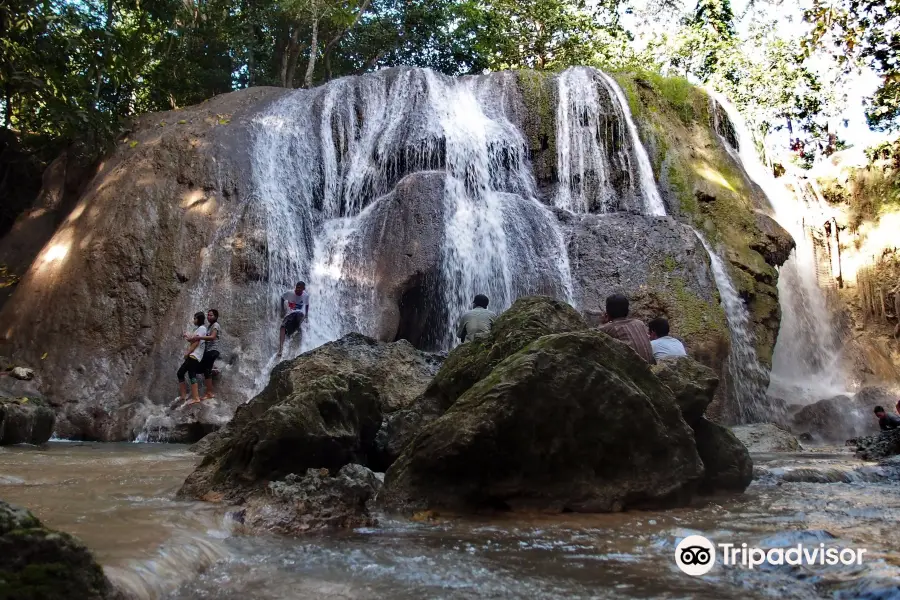 Oenesu Waterfall