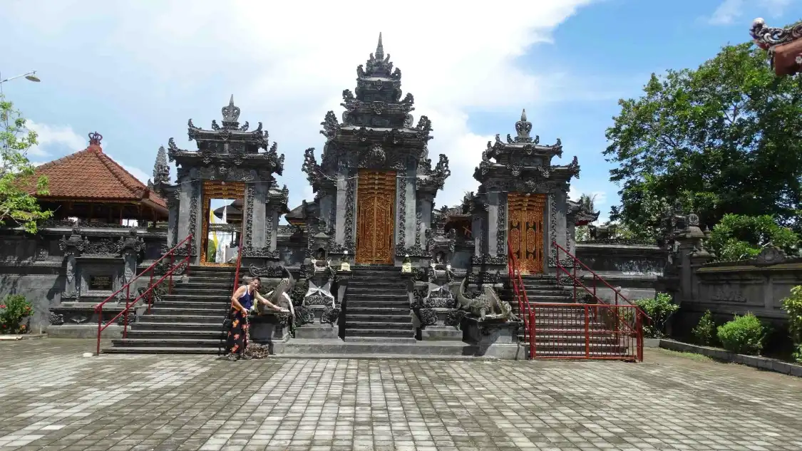 Hotels near Perancak Temple