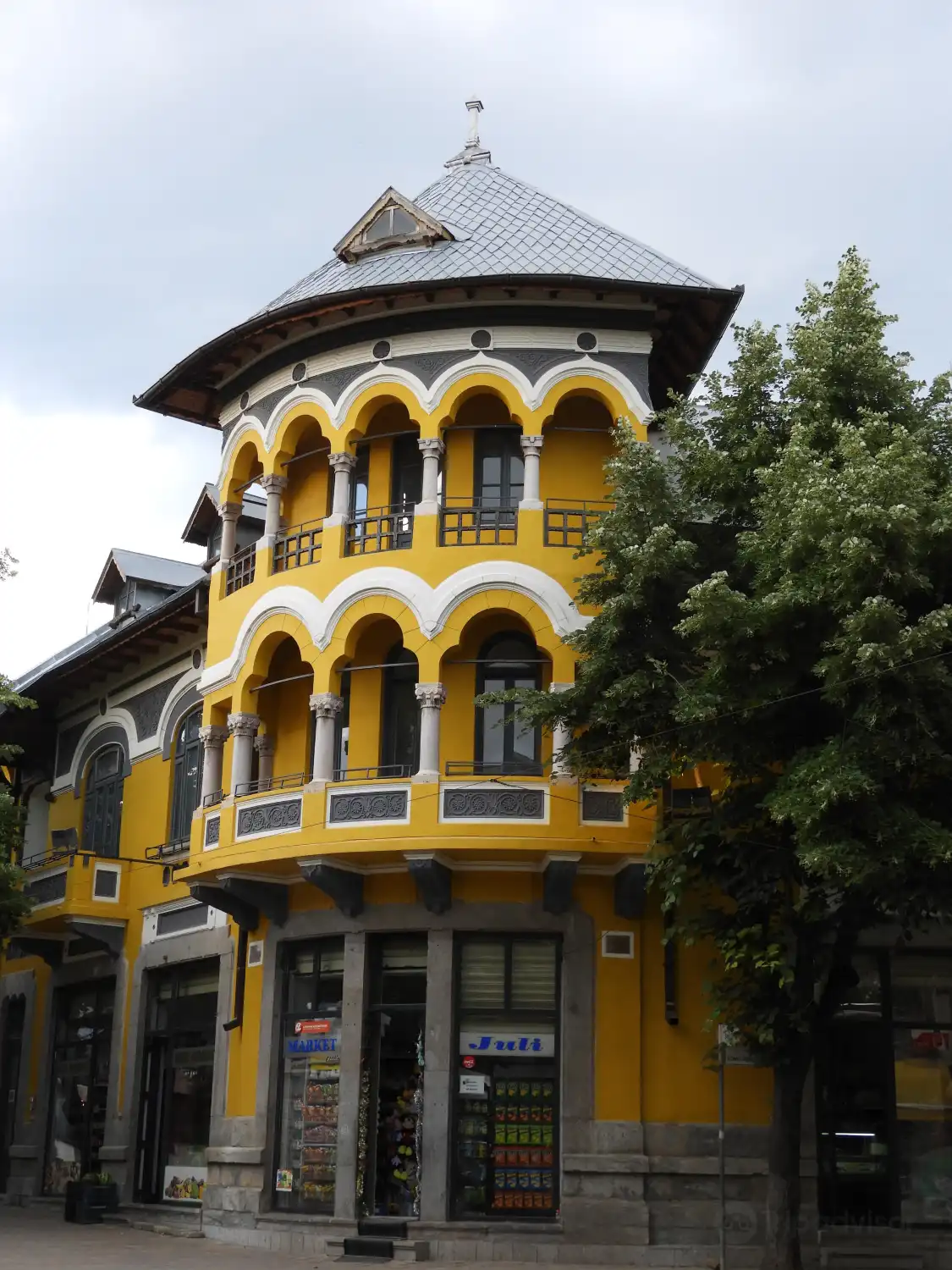 Hotels near Bulevardi Shen Gjergji