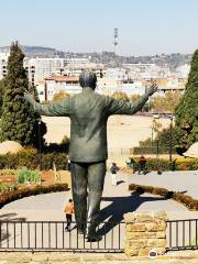 Nelson Mandela Statue