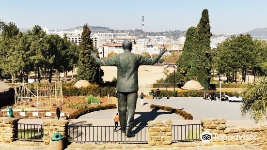 Mandela Statue